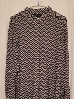 Foxcroft Black & White Chevron Button-Front Blouse